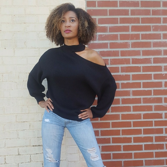 Peek a Boo Sweater - Picture 7 of 8